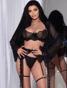 Brazilian escort Porsha showing off her sexy physique from behind