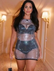 Friendly playmate Roberta is ready to have some bedroom fun