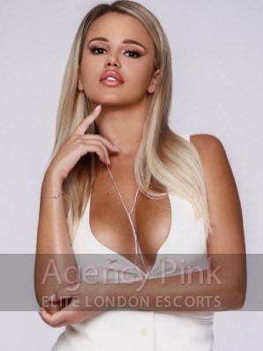 Bronwyn dressed in her sexy outfit for her London escort photoshoot Picture 1
