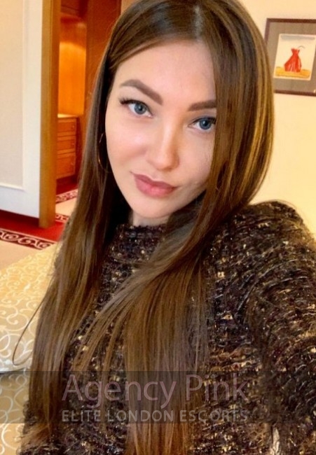 Veronica escort selfie photo