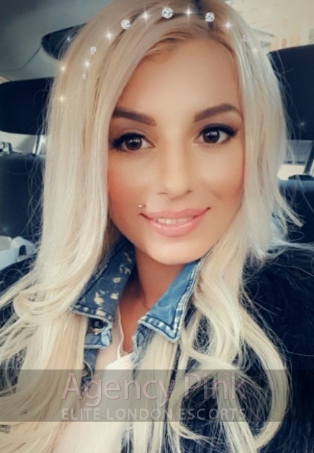 Rosalie escort selfie picture