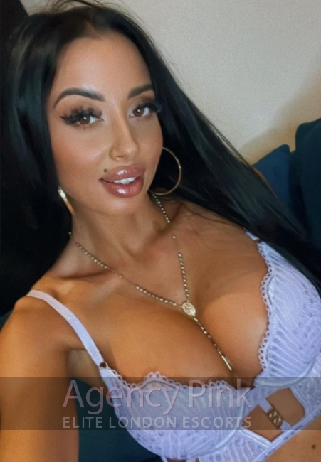 London escort selfie for Larissa