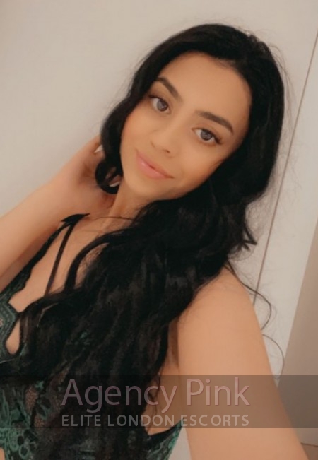 A natural escort selfie photo of London call-girl Florence