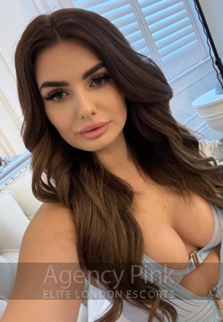 A selfie photo of London escort Katya looking natural and sexy